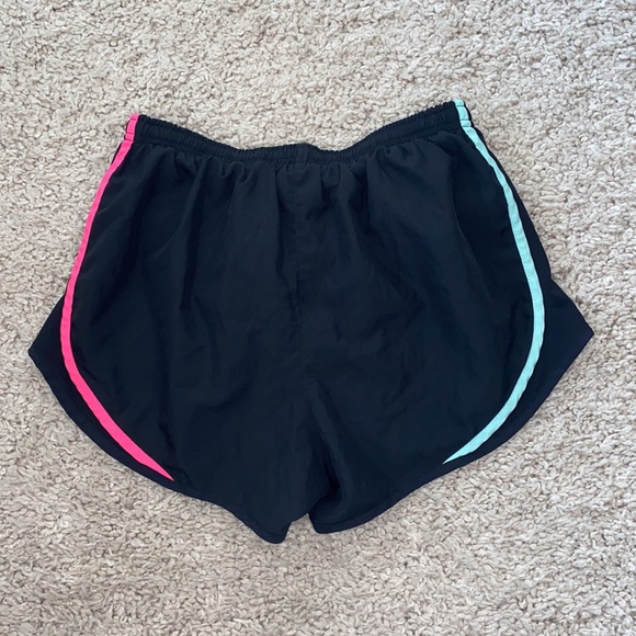 multicolored nike shorts - Picture 2 of 3